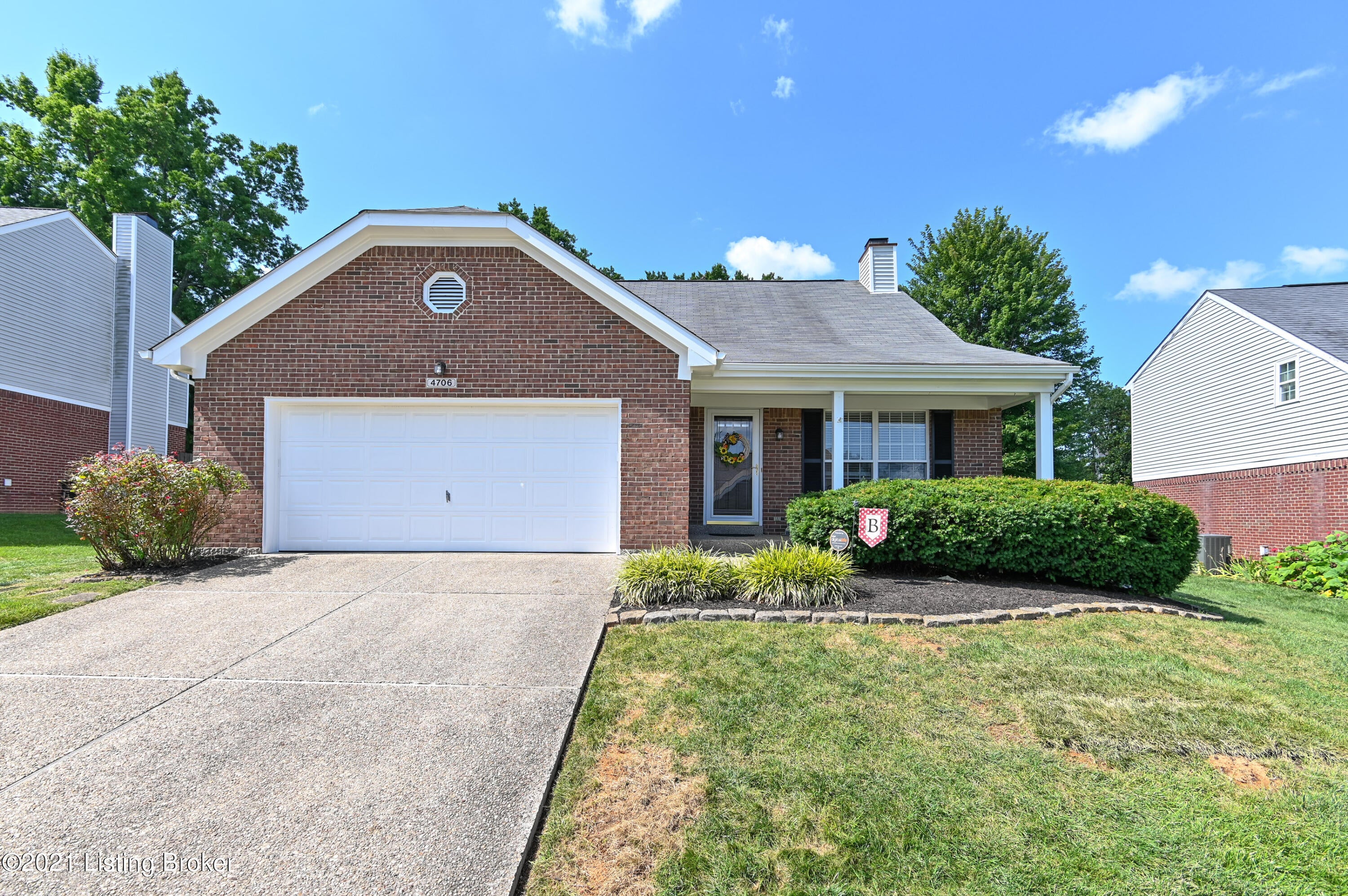 Photo 1 of 34 — 4706 Wooded Oak Cir, Louisville, KY 40245