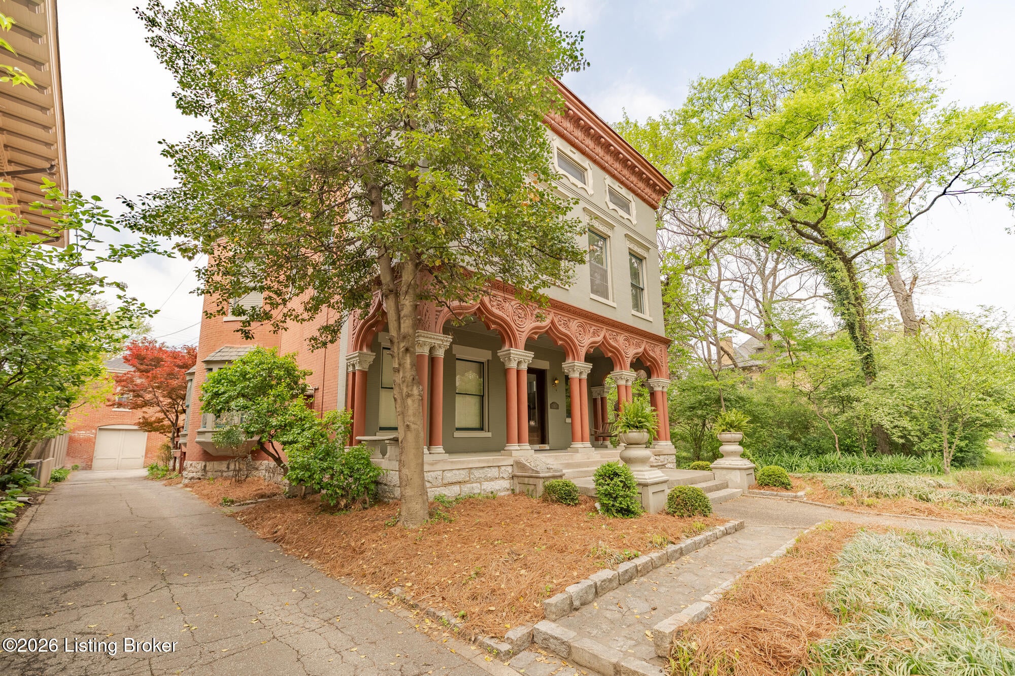 1424 St James Ct