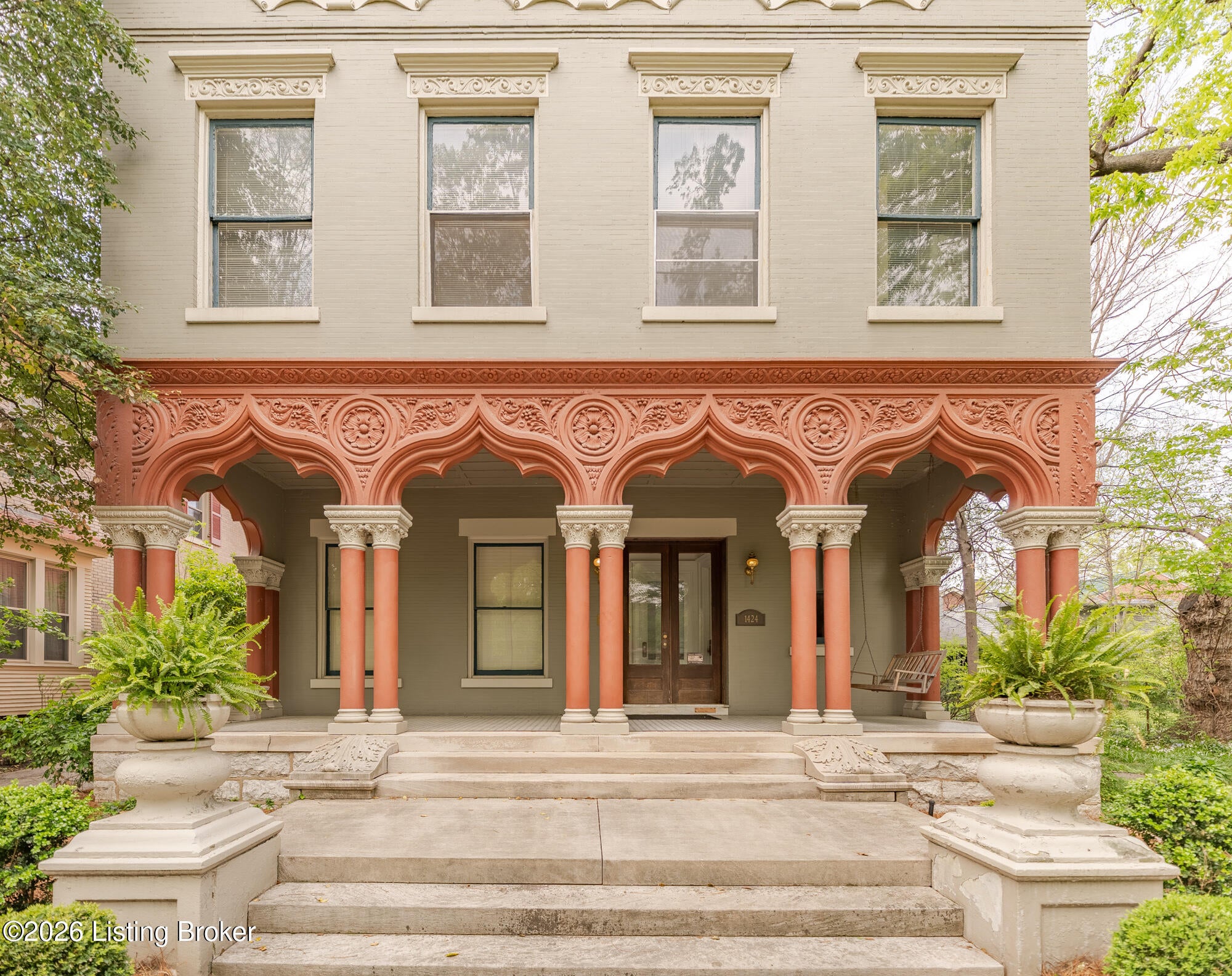 1424 St James Ct