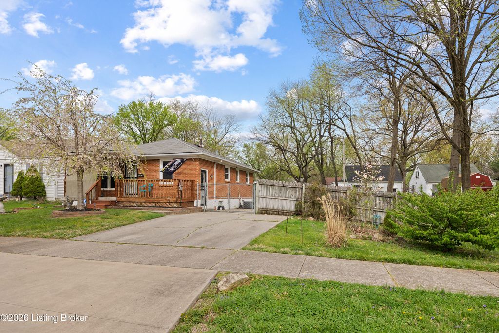 Photo of 4623 Picadilly Ave, Louisville, KY 40215 (MLS # 1714032)