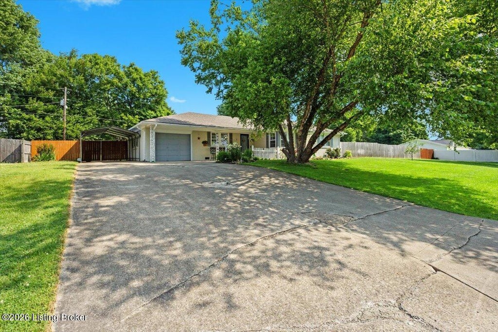 Photo of 4220 Frances Dr, Bardstown, KY 40004 (MLS # 1724280)