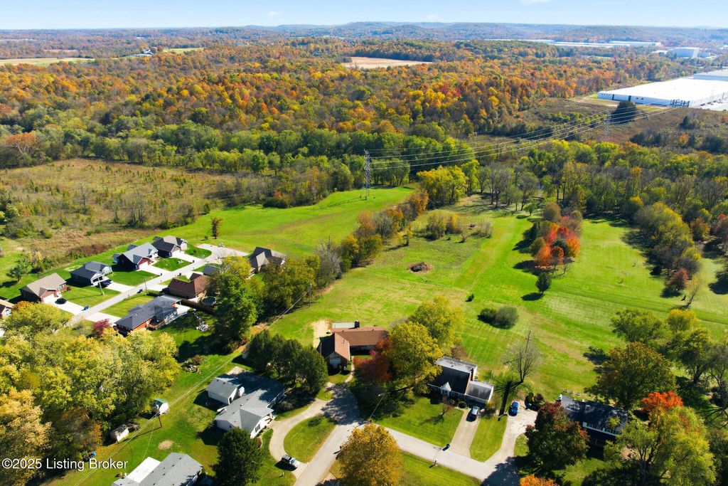 Photo of 484 Tollview Dr, Shepherdsville, KY 40165 (MLS # 1704173)