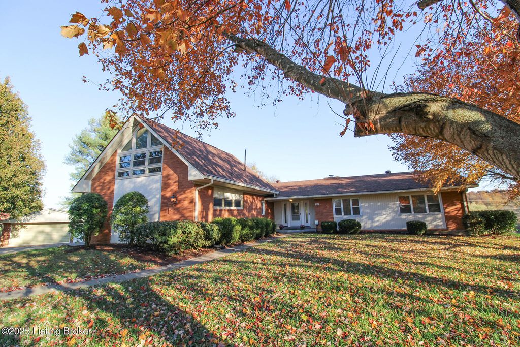 Photo of 484 Tollview Dr, Shepherdsville, KY 40165 (MLS # 1704173)