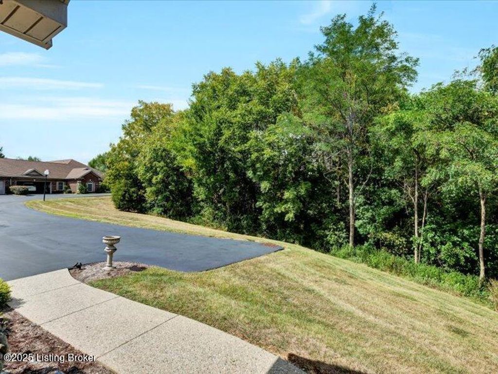 Photo of 17515 Vintage Cir, Louisville, KY 40245 (MLS # 1713732)