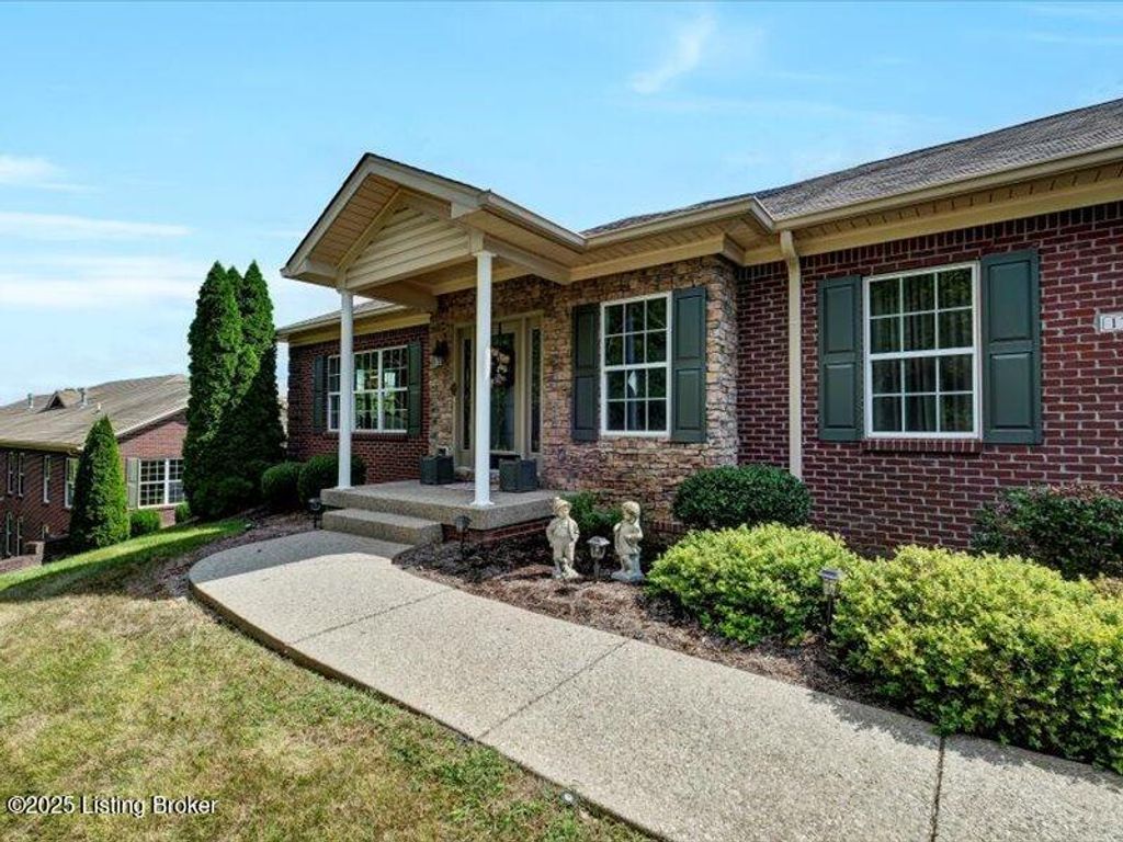 Photo of 17515 Vintage Cir, Louisville, KY 40245 (MLS # 1713732)