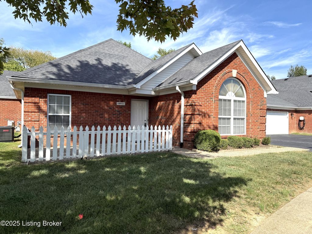 Photo of 10014 Grey Hawk Dr, Louisville, KY 40219 (MLS # 1704584)