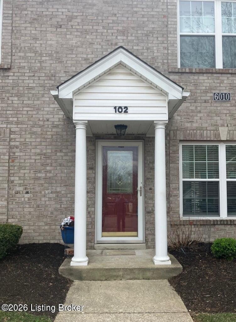 Photo of 6010 Wooded Creek Dr #102, Louisville, KY 40291 (MLS # 1725437)