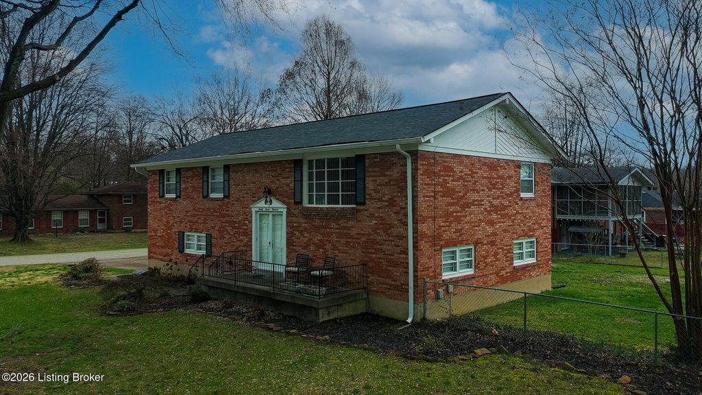 Photo of 2700 Stephan Rd, Louisville, KY 40214 (MLS # 1711044)