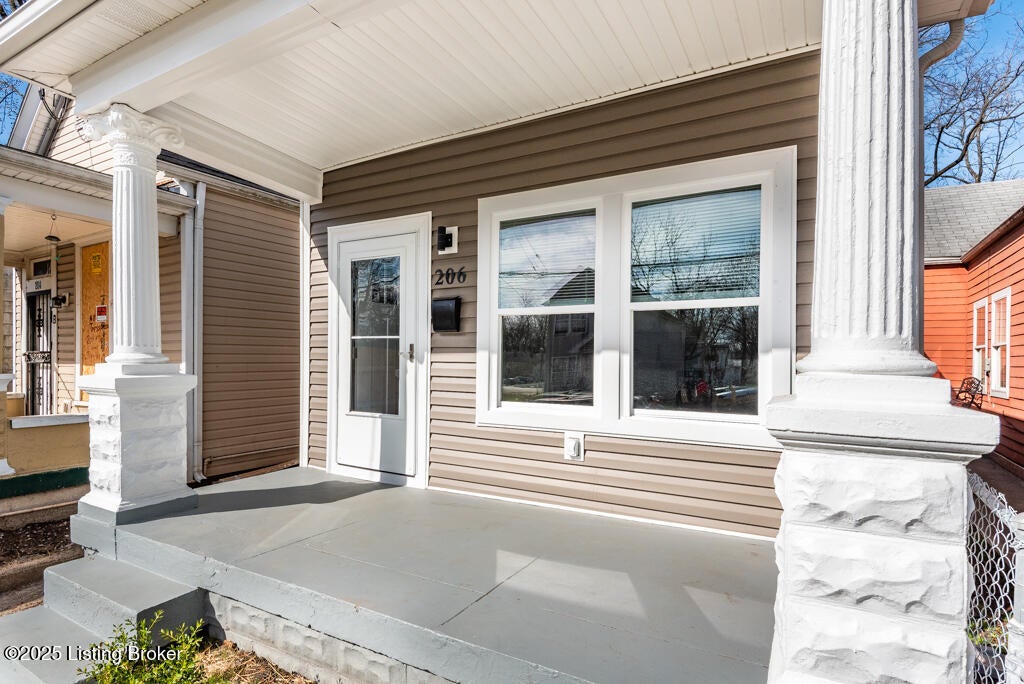 Photo of 206 N 26th St, Louisville, KY 40212 (MLS # 1731770)