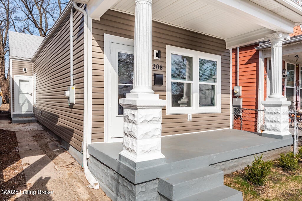 Photo of 206 N 26th St, Louisville, KY 40212 (MLS # 1731770)