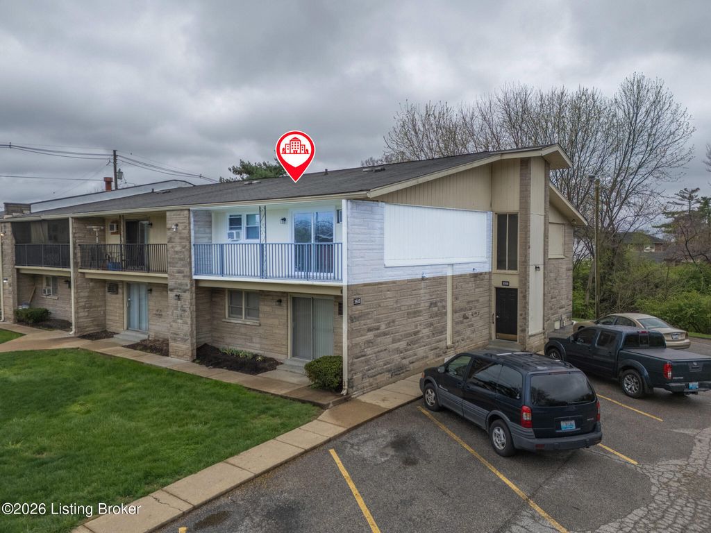 Photo of 3510 Paragon Ct #10, Louisville, KY 40218 (MLS # 1713997)