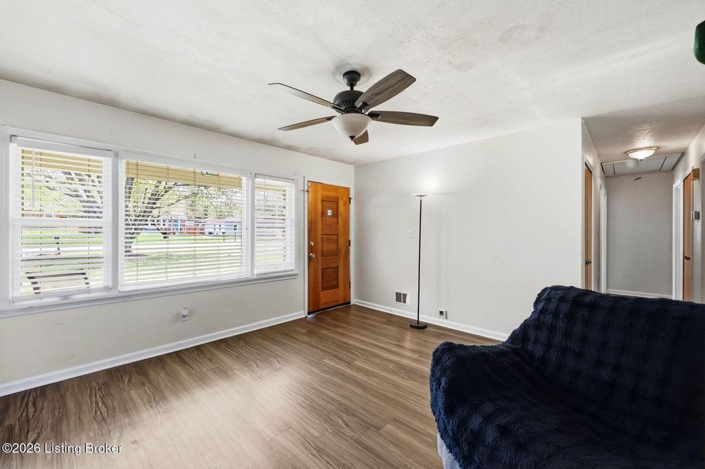 Photo of 6904 Triangle Dr, Louisville, KY 40214 (MLS # 1713941)