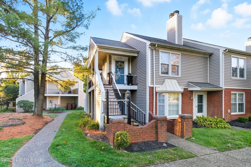 Photo of 642 Cambridge Station Rd, Louisville, KY 40223 (MLS # 1700612)
