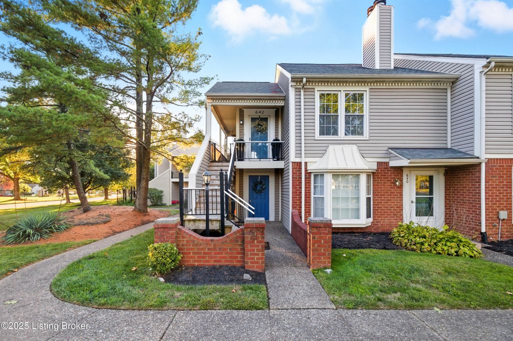 Photo of 642 Cambridge Station Rd, Louisville, KY 40223 (MLS # 1700612)
