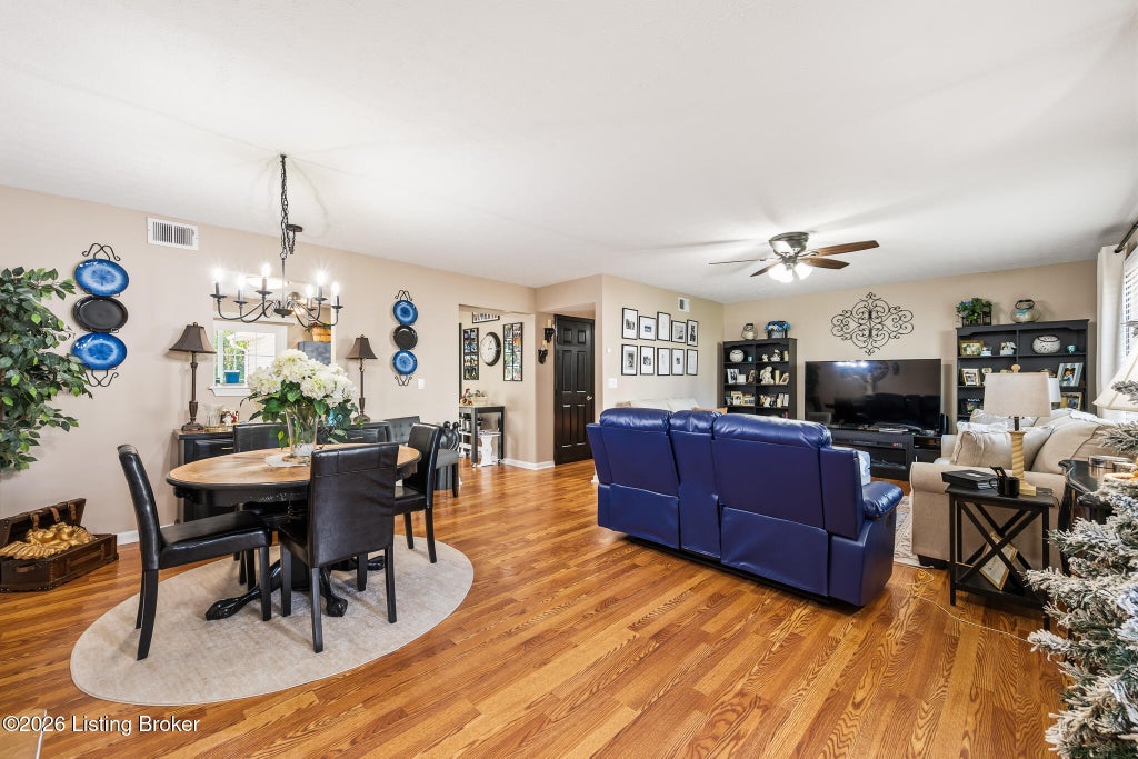 Photo of 8031 Aspen Green Ln, Louisville, KY 40291 (MLS # 1732596)
