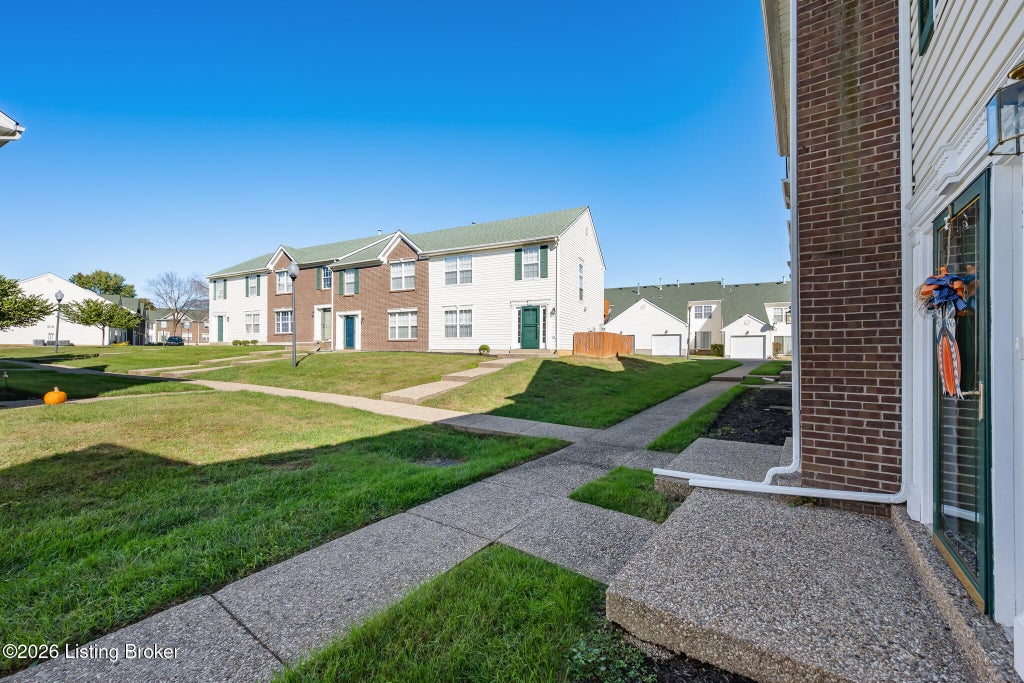 Photo of 8031 Aspen Green Ln, Louisville, KY 40291 (MLS # 1732596)