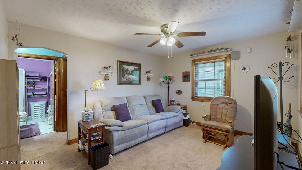 Photo of 1013 W Whitney Ave, Louisville, KY 40215 (MLS # 1701540)