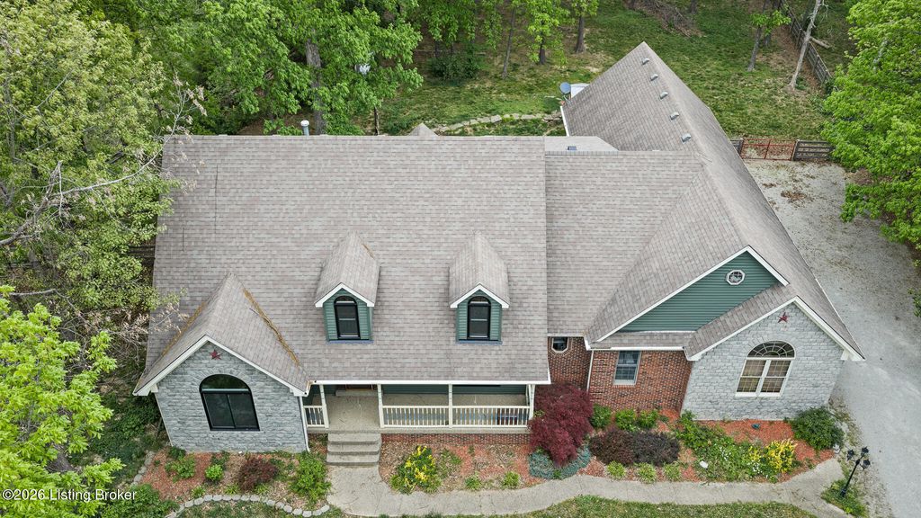 Photo of 180 Bowman Ct, Mt Washington, KY 40047 (MLS # 1715788)