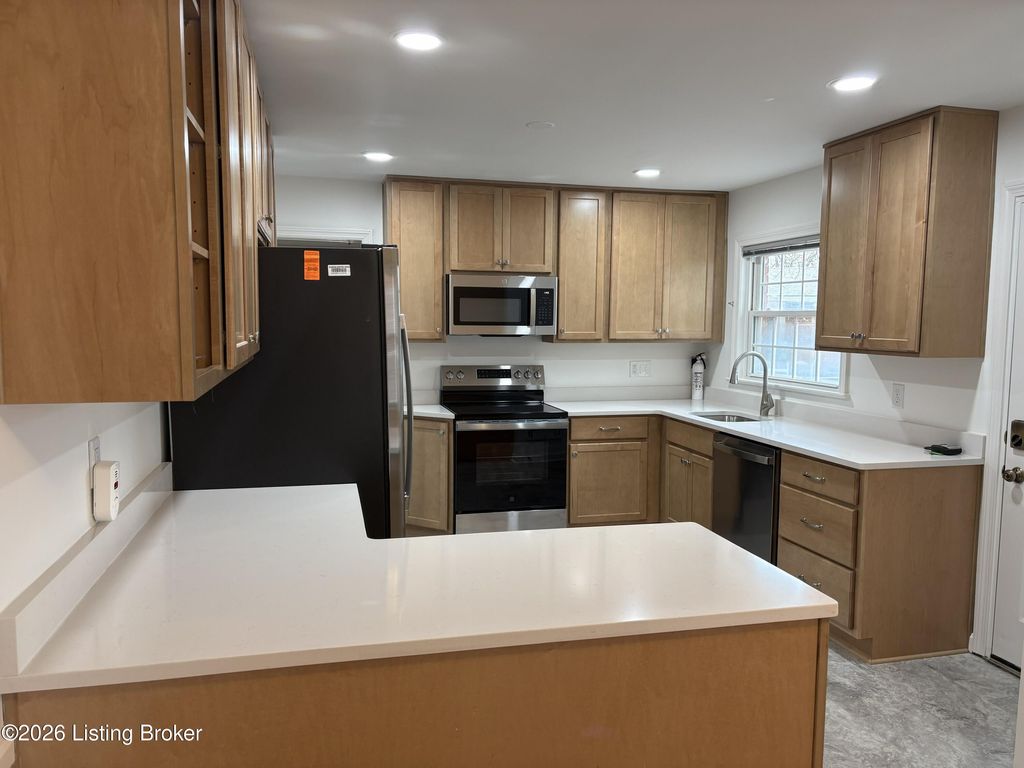 Photo of 4246 Middlebrook Rd, Louisville, KY 40207 (MLS # 1710372)