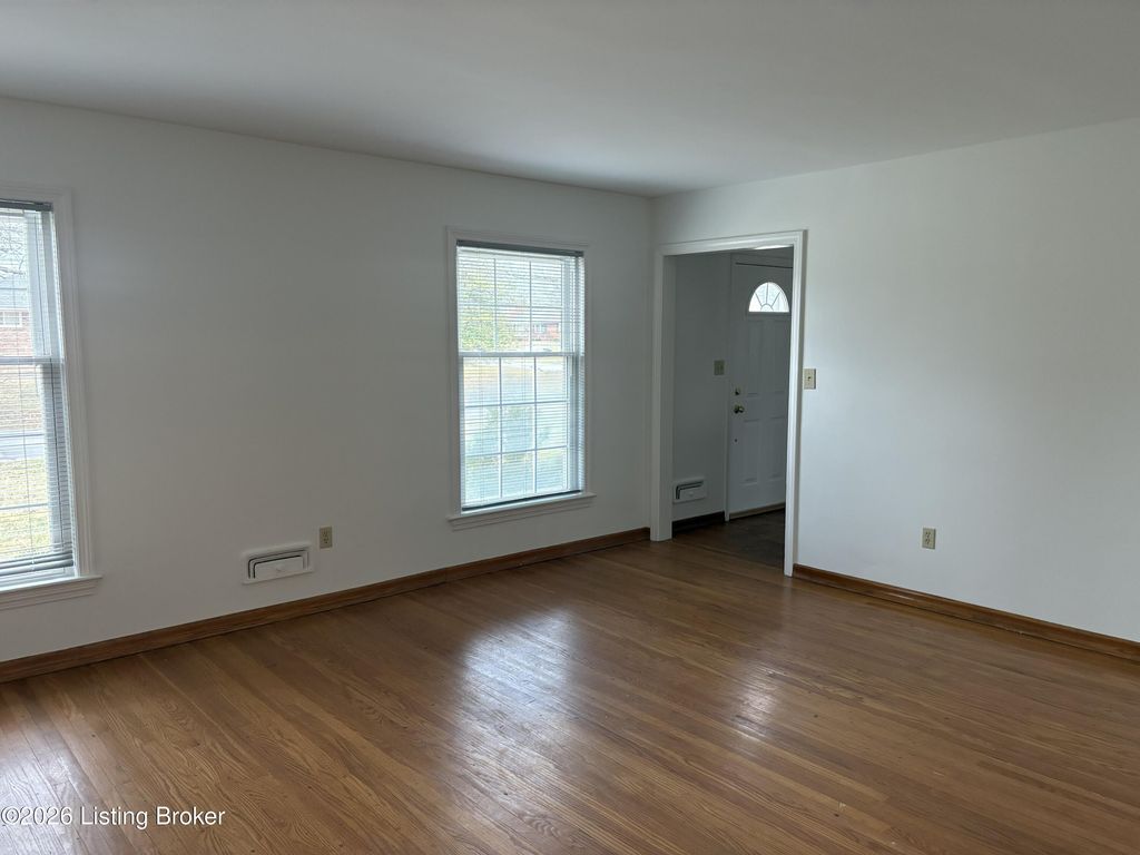 Photo of 4246 Middlebrook Rd, Louisville, KY 40207 (MLS # 1710372)