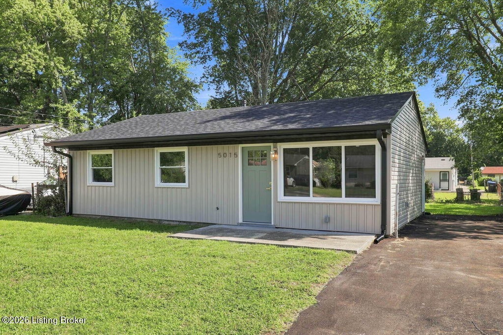 Photo of 5015 Yaupon Ln, Louisville, KY 40213 (MLS # 1727480)