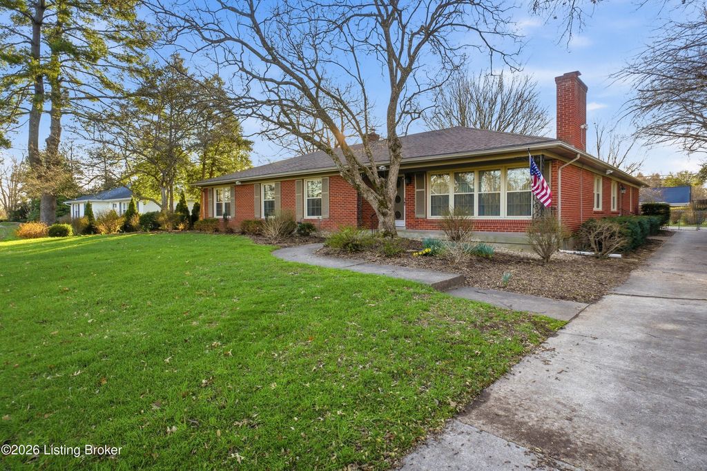 Photo of 6312 Limewood Cir, Louisville, KY 40222 (MLS # 1717142)