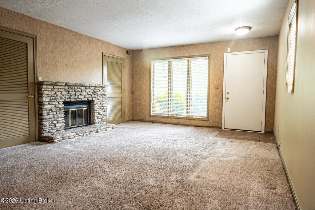 Photo of 614 Ledgeview Park Dr, Louisville, KY 40206 (MLS # 1715251)