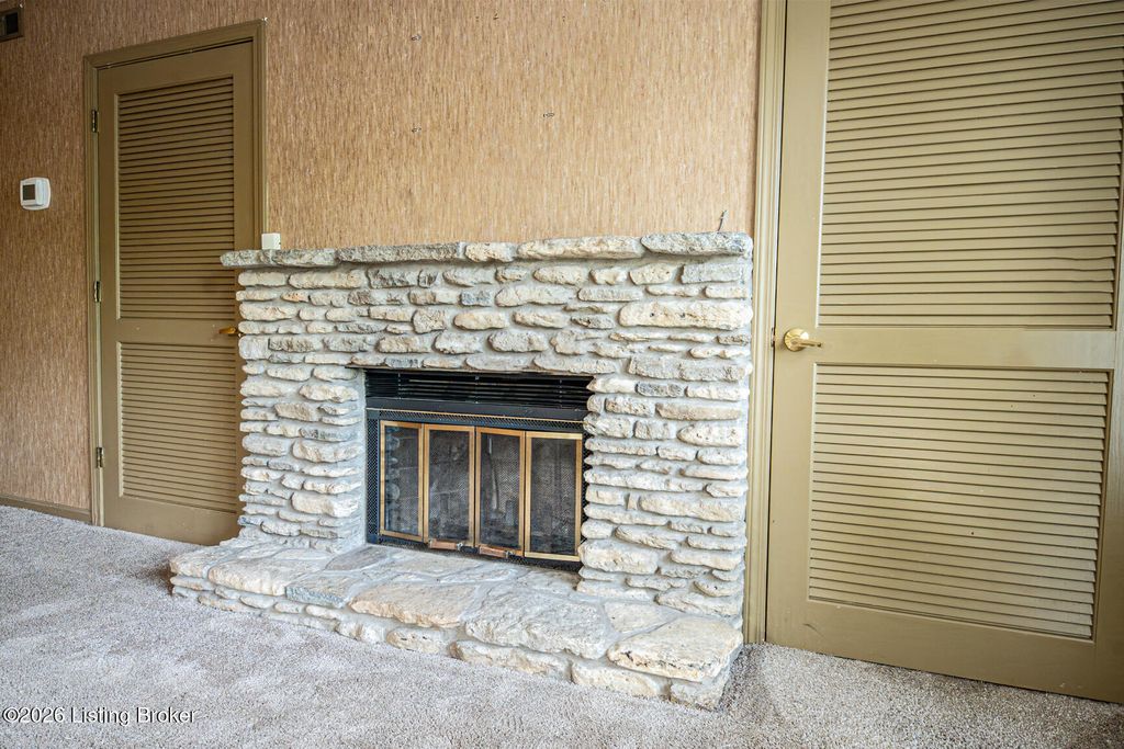 Photo of 614 Ledgeview Park Dr, Louisville, KY 40206 (MLS # 1715251)