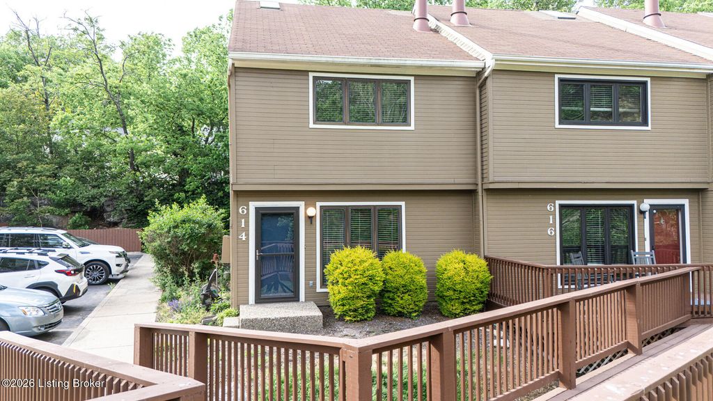 Photo of 614 Ledgeview Park Dr, Louisville, KY 40206 (MLS # 1715251)