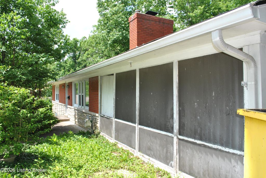 Photo of 5337 Lost Trail, Louisville, KY 40214 (MLS # 1717970)
