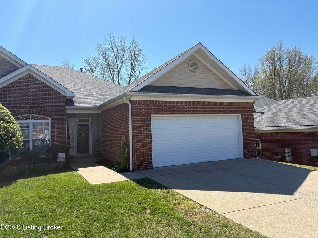 Photo of 7407 Autumn Trace Dr, Louisville, KY 40214 (MLS # 1713571)
