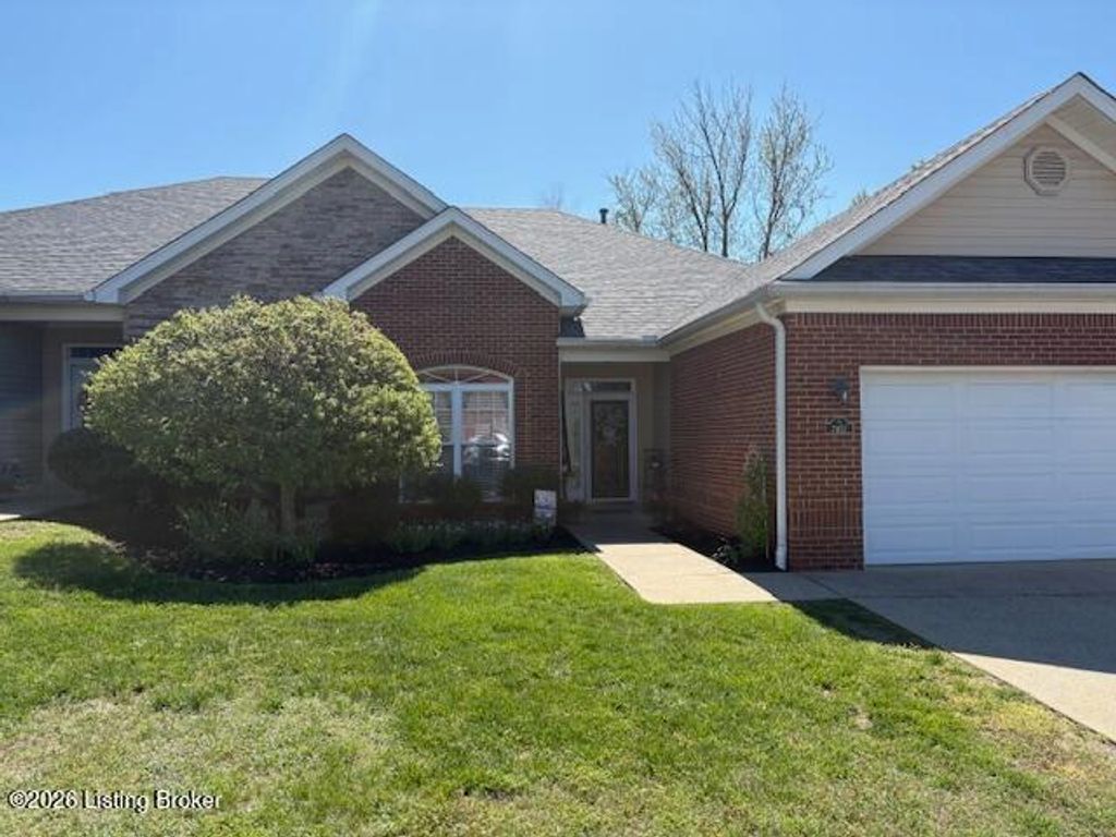 Photo of 7407 Autumn Trace Dr, Louisville, KY 40214 (MLS # 1713571)