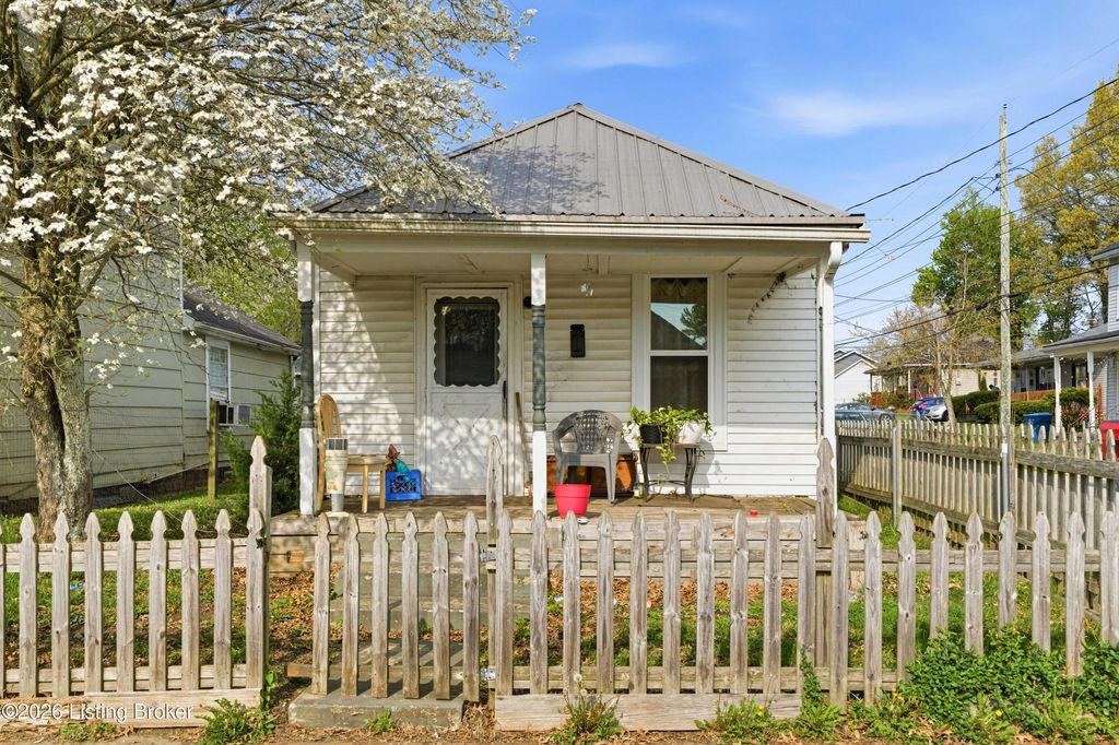 Photo of 100 Martin Luther King Junior St, Shelbyville, KY 40065 (MLS # 1713770)