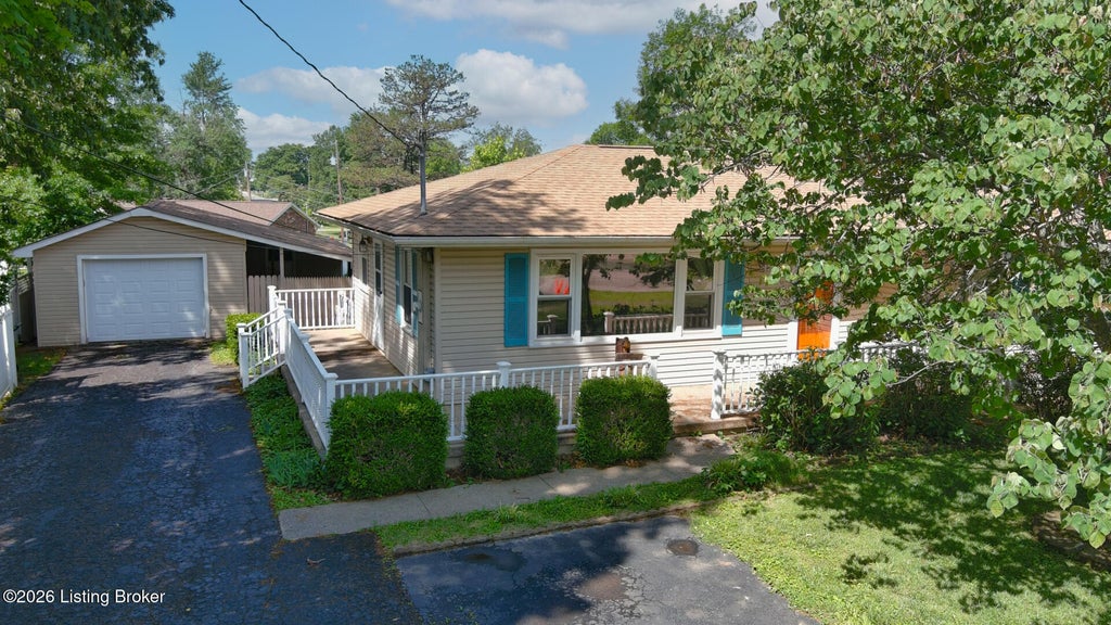 Photo of 427 S Deepwood Dr, Radcliff, KY 40160 (MLS # 1727985)