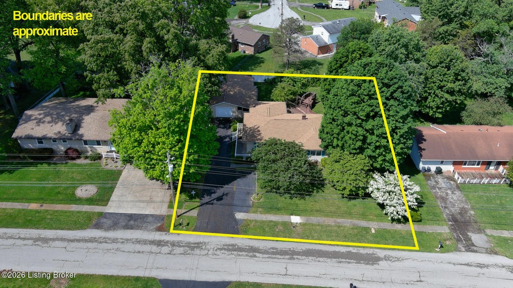 Photo of 427 S Deepwood Dr, Radcliff, KY 40160 (MLS # 1727985)