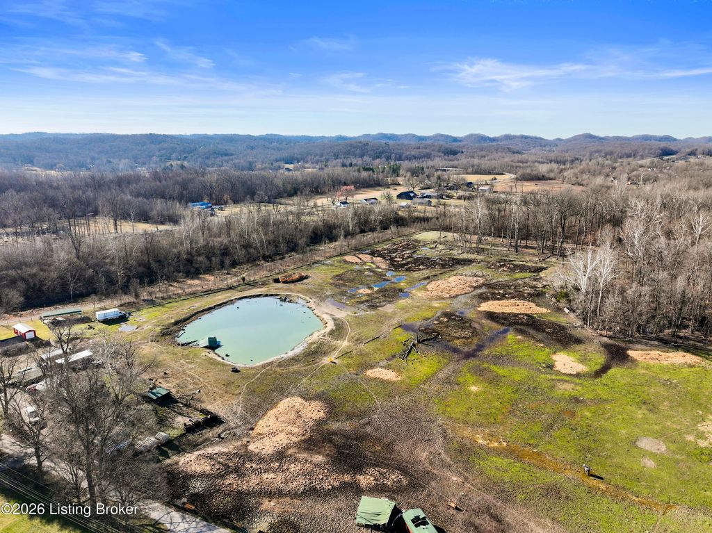 Photo of 1908 Herbert Ln, Louisville, KY 40272 (MLS # 1709779)