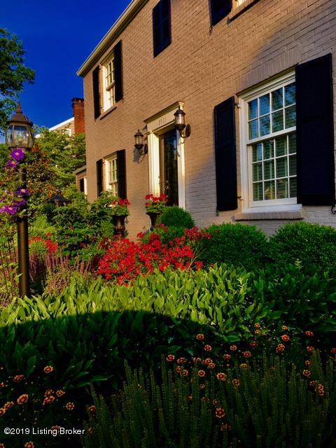 Photo 1 of 24 — 3923 Brookfield Ave, Louisville, KY 40207