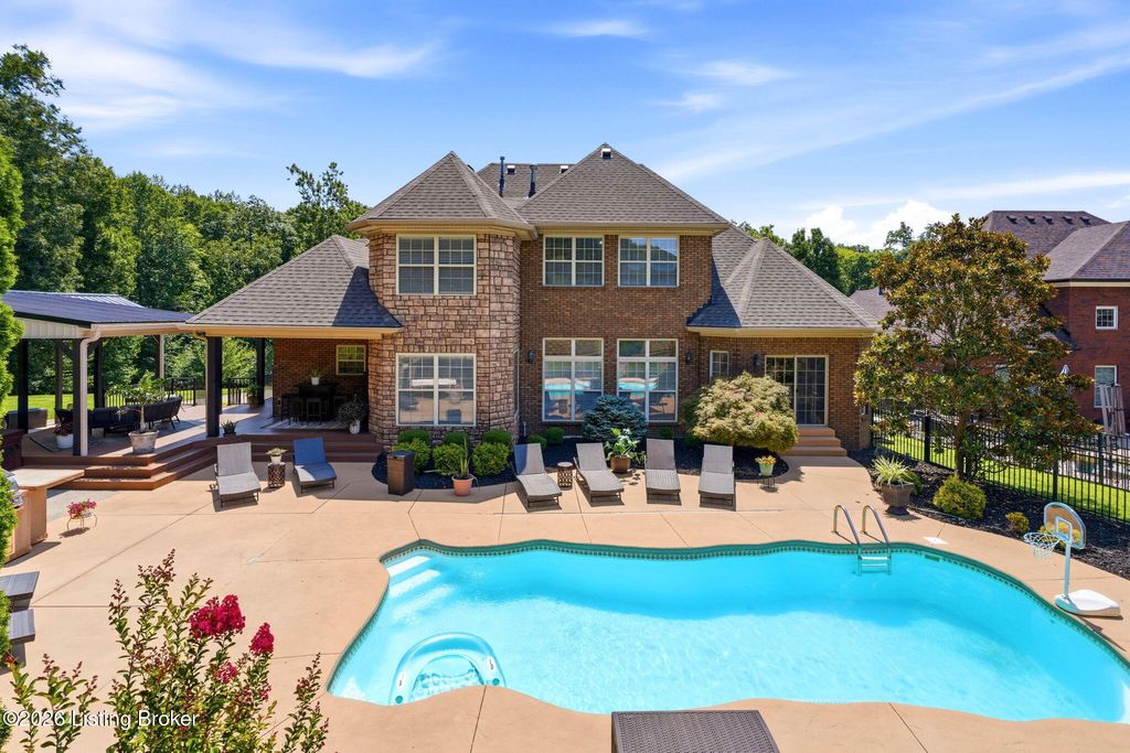 Photo of 8101 Bella Woods Dr, Louisville, KY 40214 (MLS # 1724455)