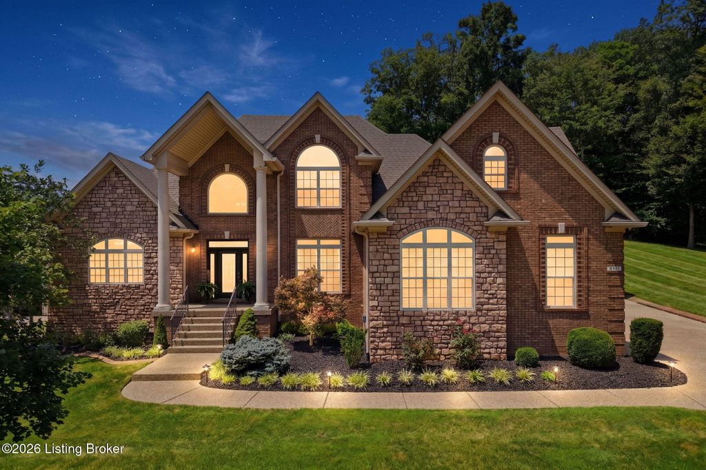 Photo of 8101 Bella Woods Dr, Louisville, KY 40214 (MLS # 1724455)