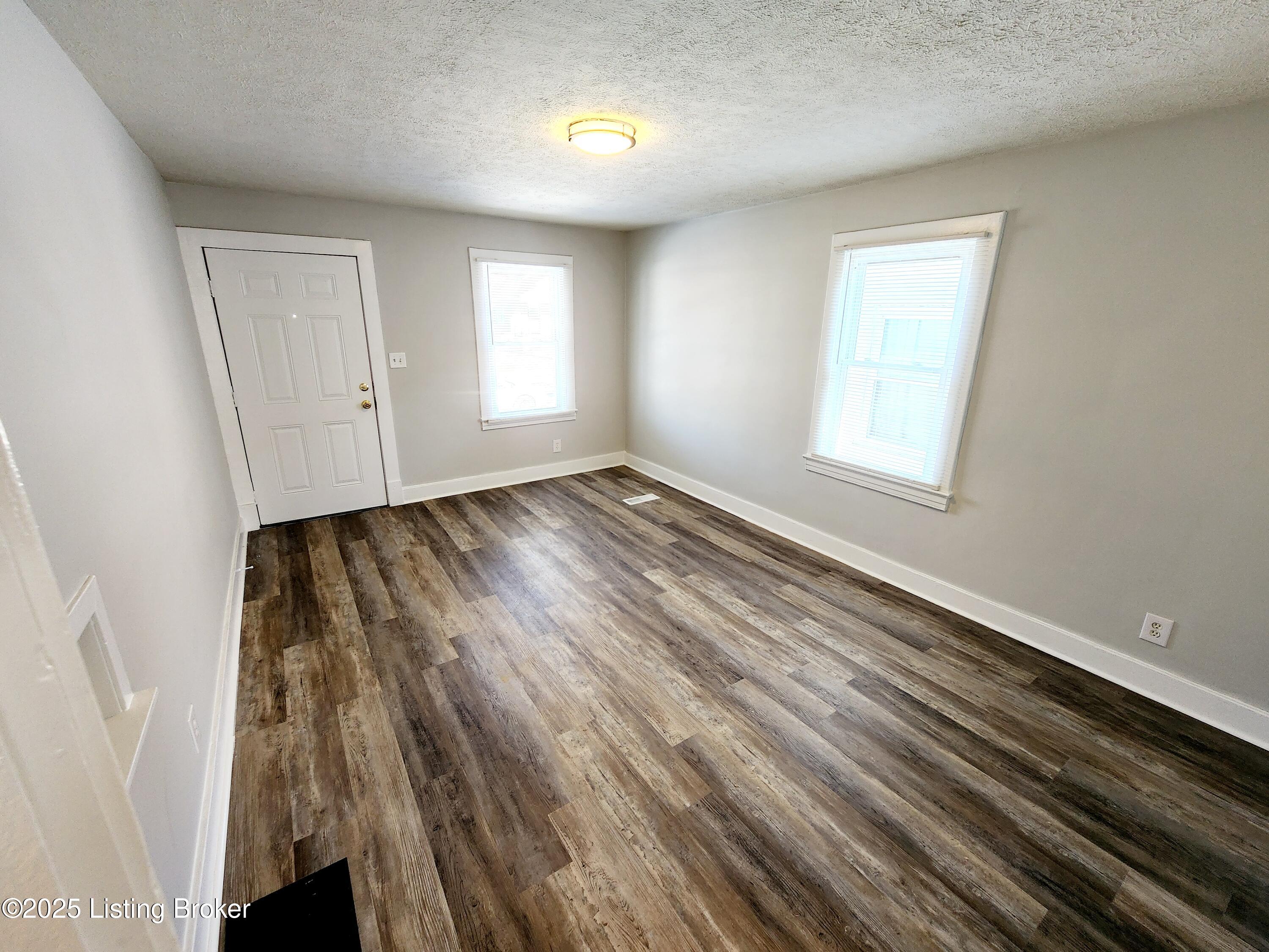 936 Denmark St, Louisville, Kentucky image 5