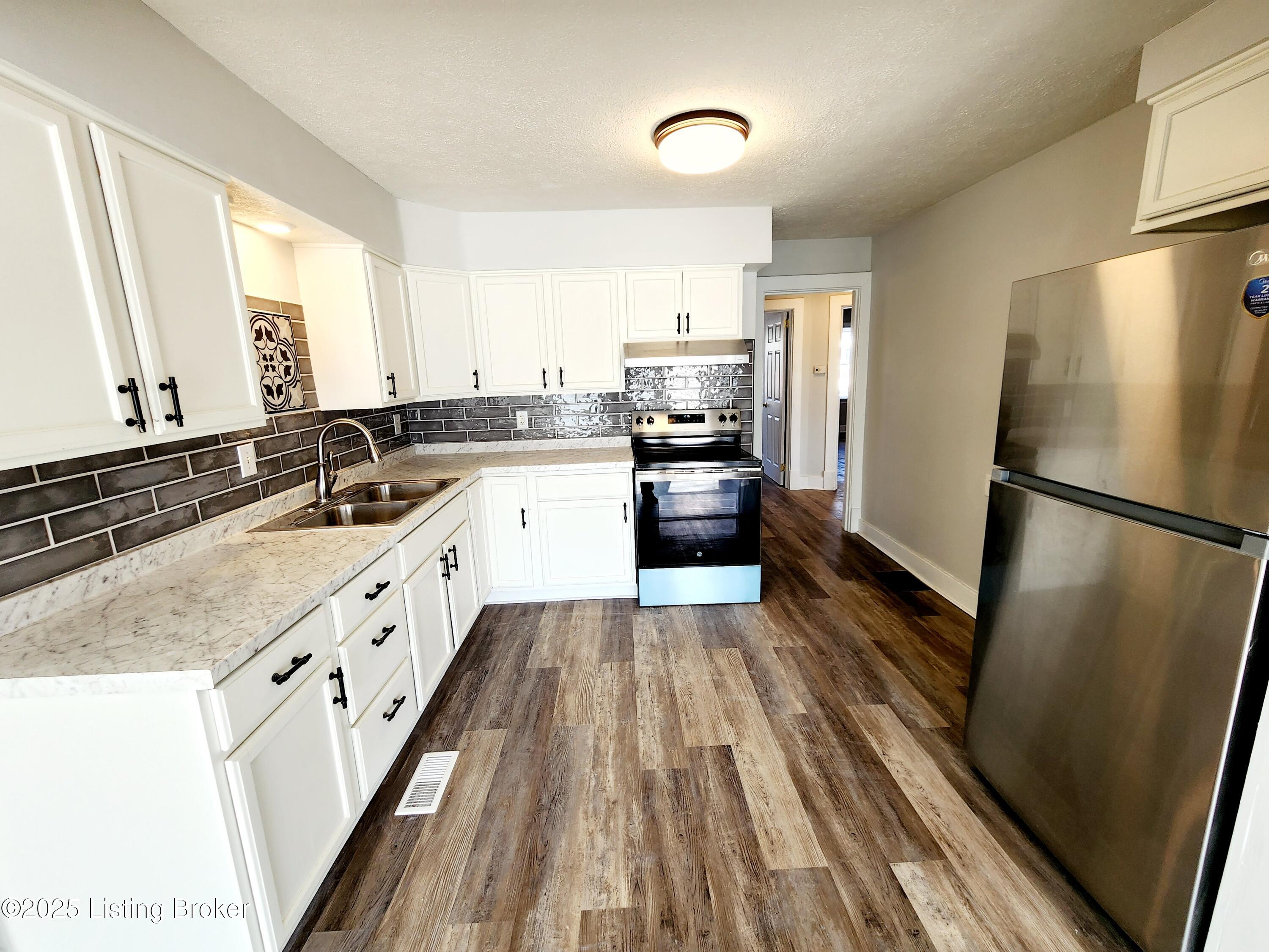 936 Denmark St, Louisville, Kentucky image 13