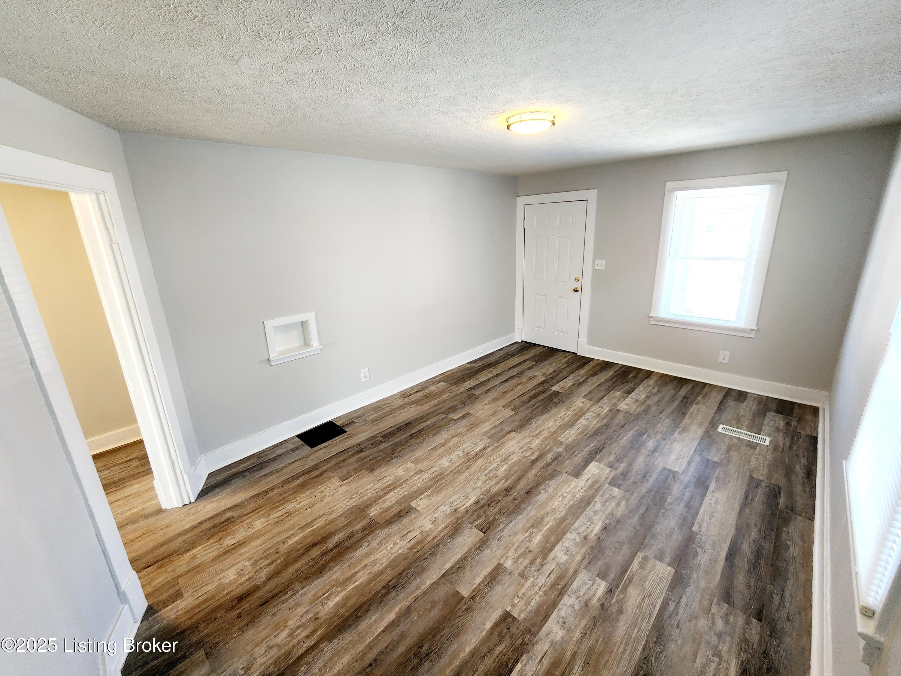 936 Denmark St, Louisville, Kentucky image 4