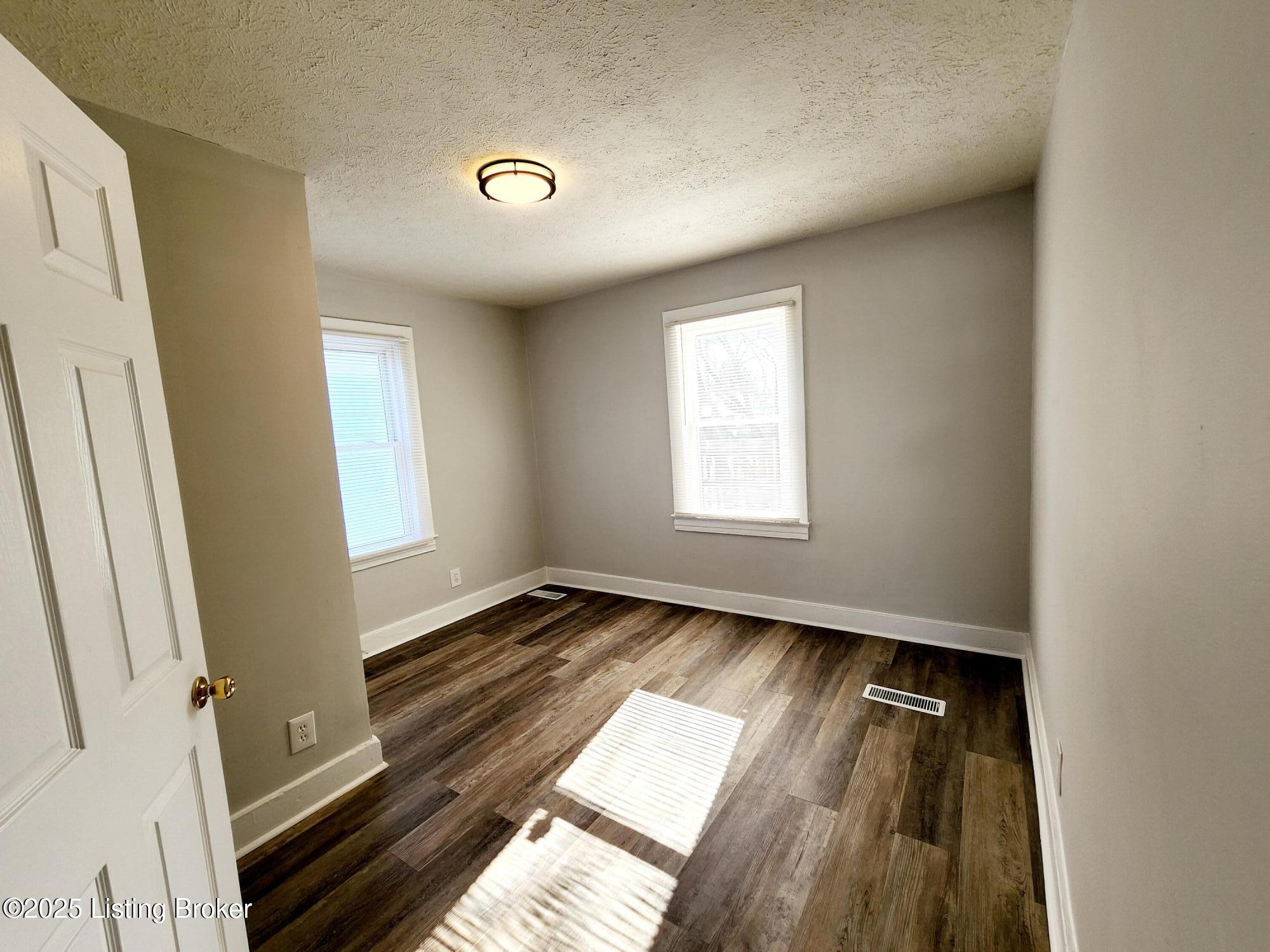 936 Denmark St, Louisville, Kentucky image 11