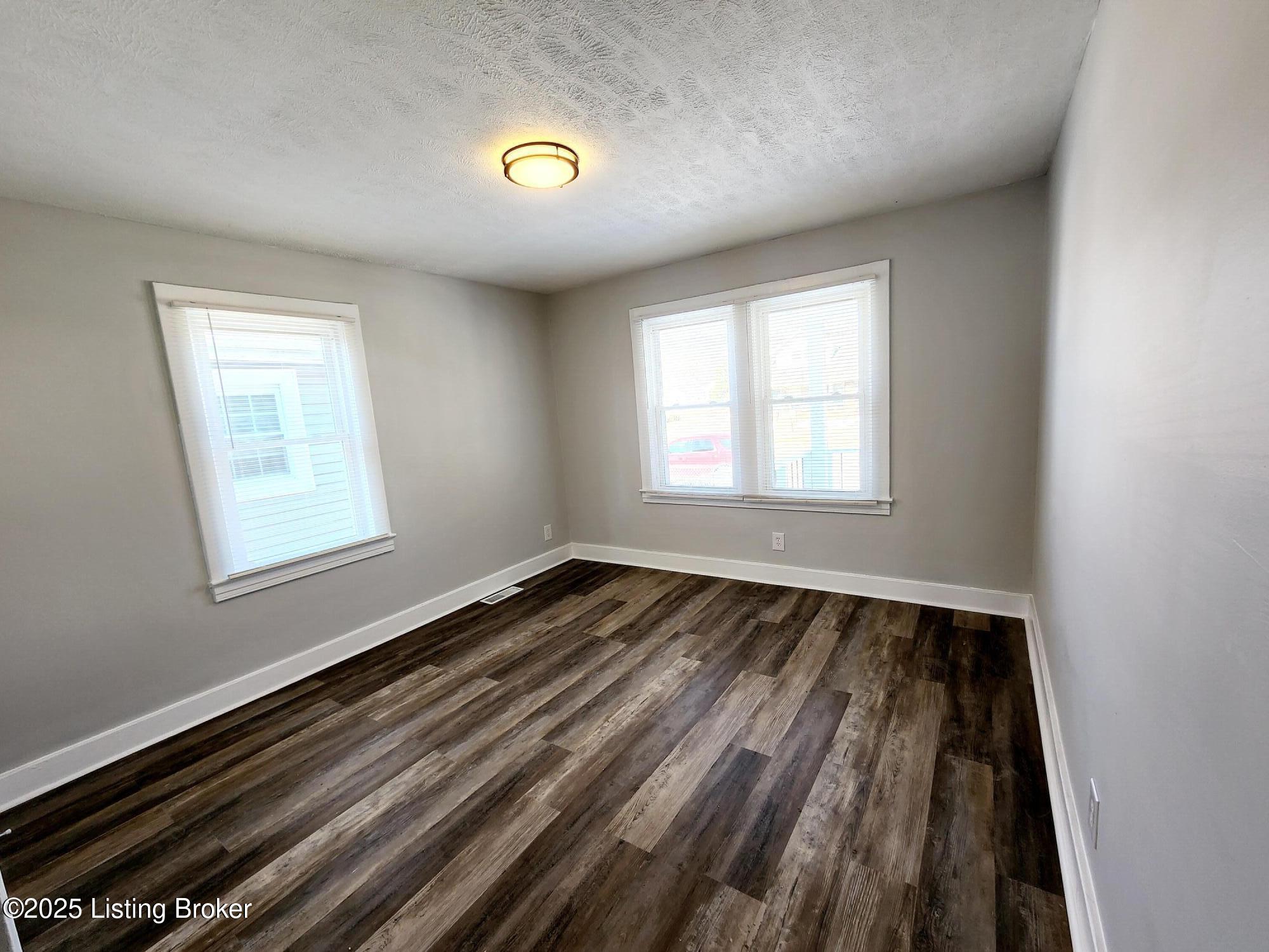 936 Denmark St, Louisville, Kentucky image 6