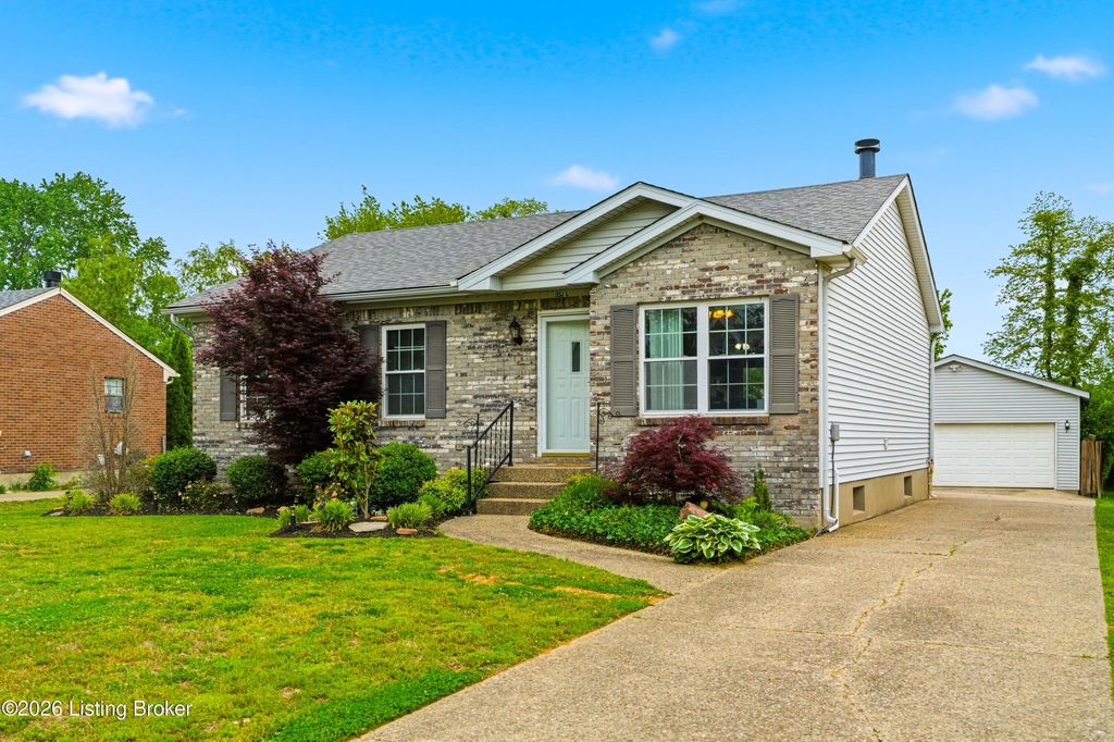 Photo of 9511 Cooper Chase Ct, Louisville, KY 40229 (MLS # 1716567)
