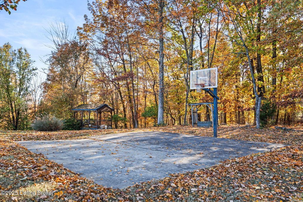 Photo of 1914 Grand Ridge Rd, Louisville, KY 40214 (MLS # 1704004)