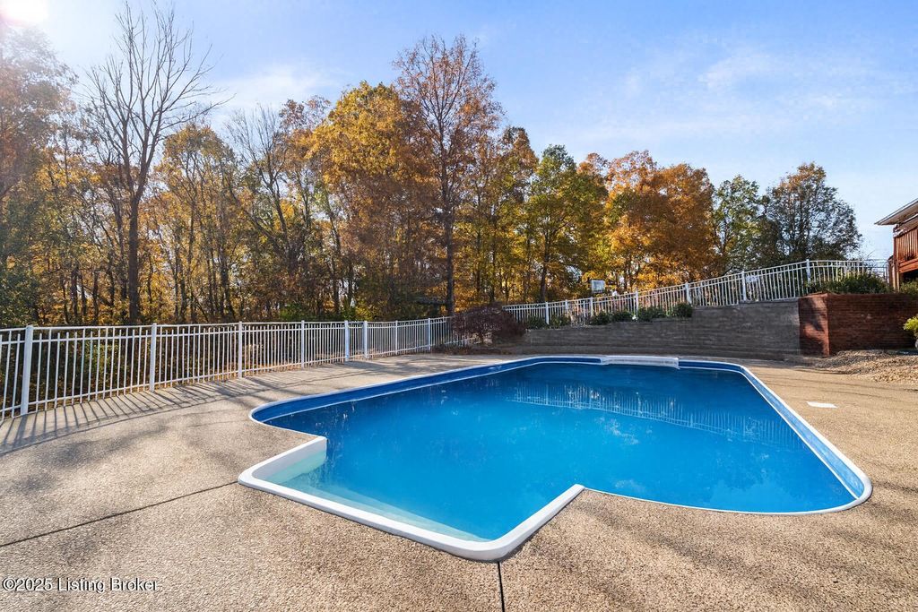 Photo of 1914 Grand Ridge Rd, Louisville, KY 40214 (MLS # 1704004)