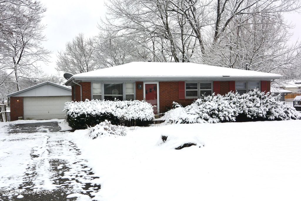 Photo of 8502 GLASER Ln, Louisville, KY 40291 (MLS # 1704687)