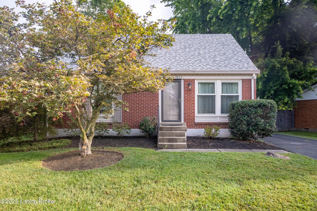Photo of 9213 Wendell Way, Jeffersontown, KY 40299 (MLS # 1700182)
