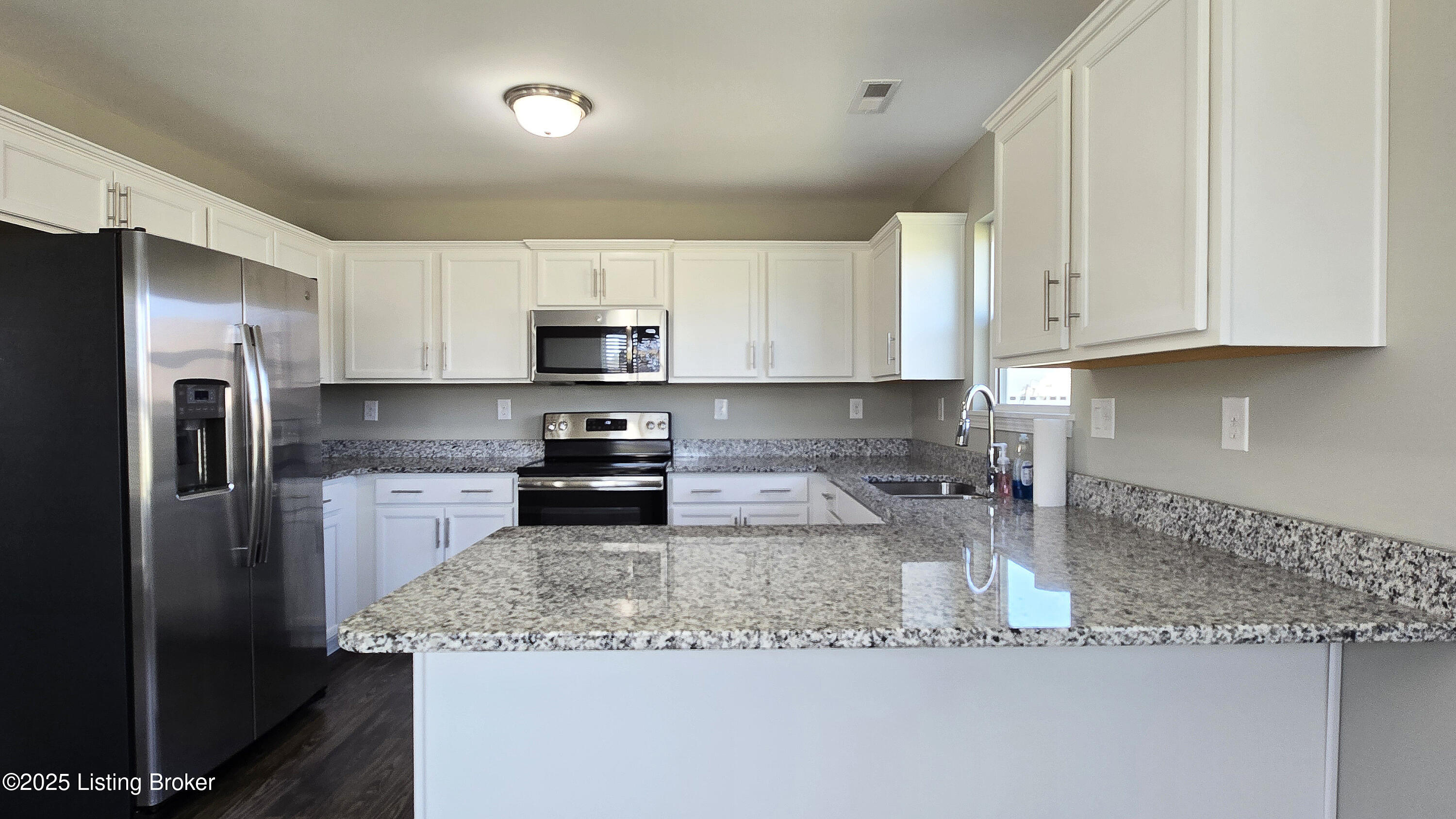 10916 Pheasant Hill Cir, Louisville, Kentucky image 6